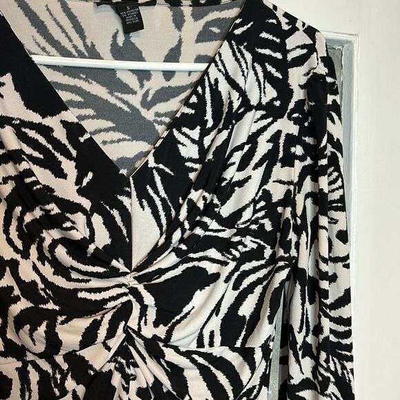 Alfani Women’s Black and White Long Sleeve Vneck Blouse with balloon sleeve S - Picture 2 of 5